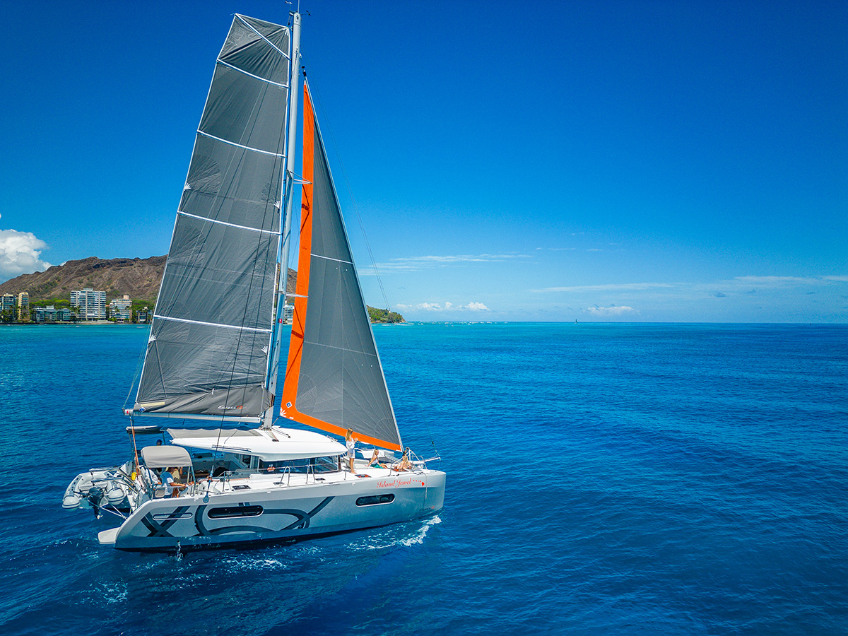 10 Reasons to Book a Private Yacht Charter in Oahu