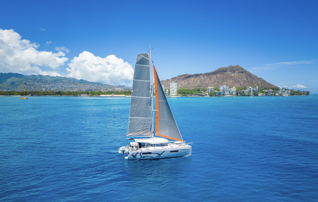 When Is the Best Time to Book a Yacht Charter in Oahu?